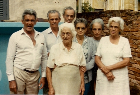 Dona Esmeralda e filhos, em maio de 1987, em Miguelópolis-SP